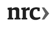 NRC logo in grijstonen